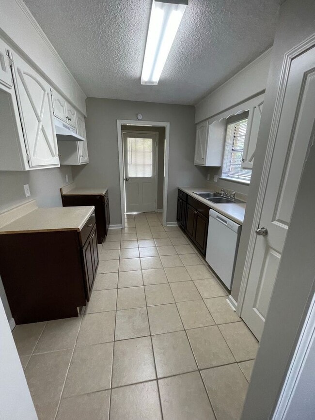 Photo - 2BR 1 Bath in Central. Unit 14922 CW