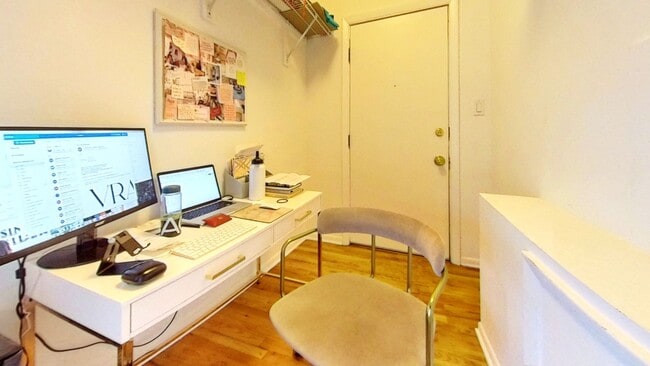 Photo - Second Floor East Lakeview One Bedroom Includes Heat Unit 706 2B