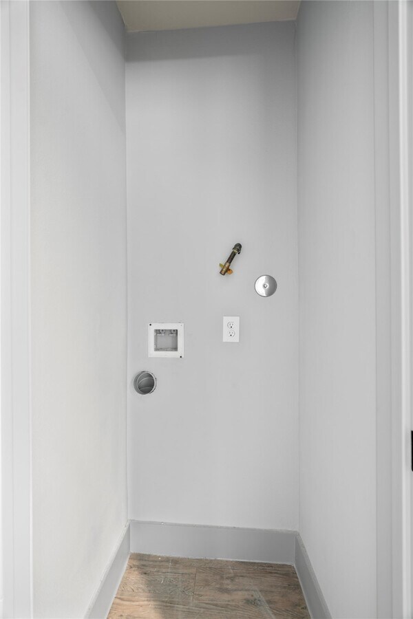 Photo - 305 Roberts St