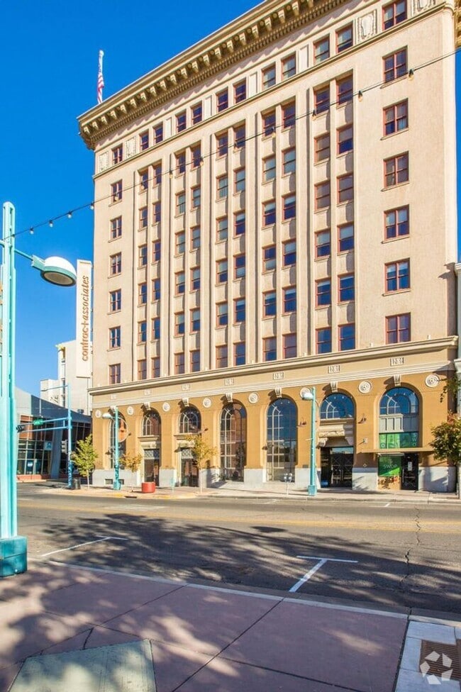 Building Photo - Eccentric 2 Bedroom 2.5 Bathroom Condo In ...