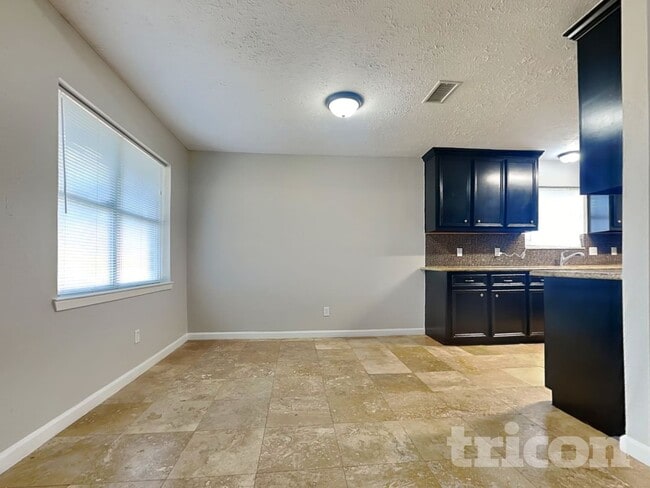 Photo - 2047 Lexington Woods Dr