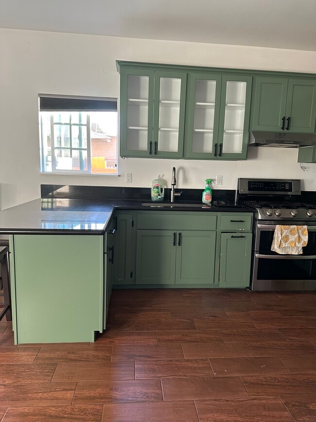 Photo - 1317 W 49th St