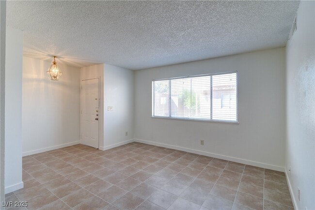 Building Photo - 566 Roxella Ln Unit D Rental