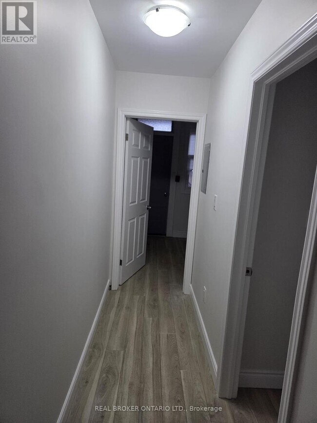 Photo - 917 Main St E Unit 6