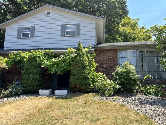 Photo - 1458 Greenwood Dr NE