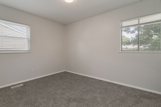 Photo - 1333 Southlea Dr