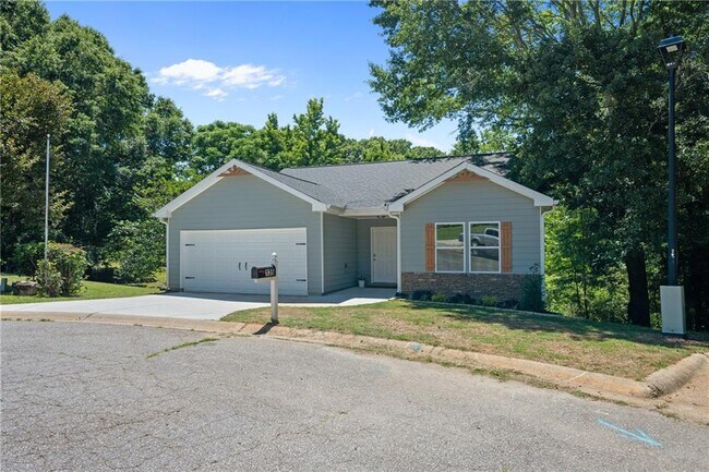 135 Tyrus Ln