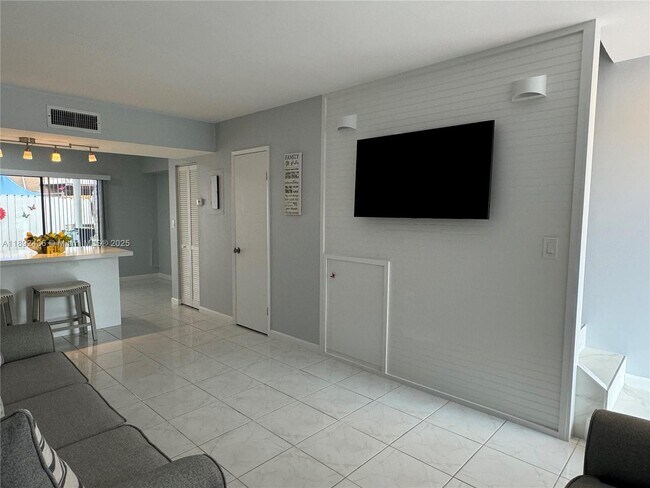 Photo - 1817 SW 107th Ave