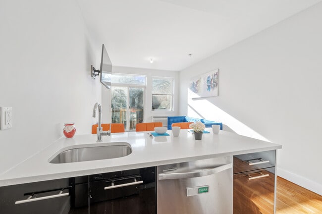 26A Scholes St