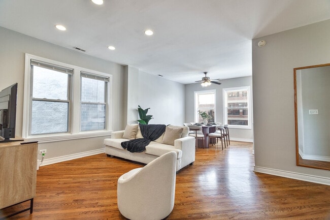 Photo - 2214 W Barry Ave Unit ID1359762P