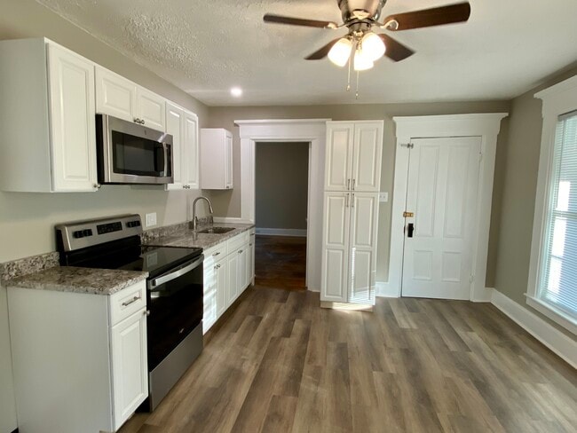 2nd Bed and 2nd unit entrance off kitchen