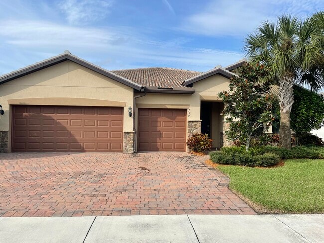Building Photo - 739 SE Villandry Way Rental