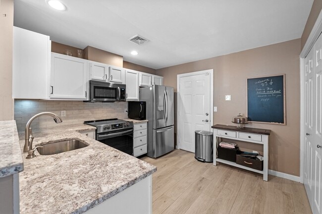 Photo - 709 Gazebo Cir