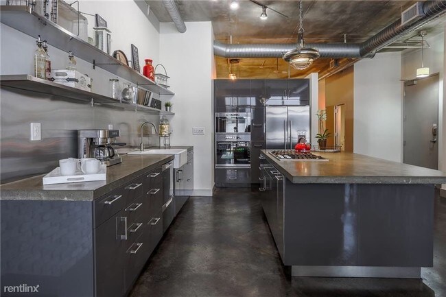 Photo - 1 br, 1 bath Apartment - 311 W 5th St