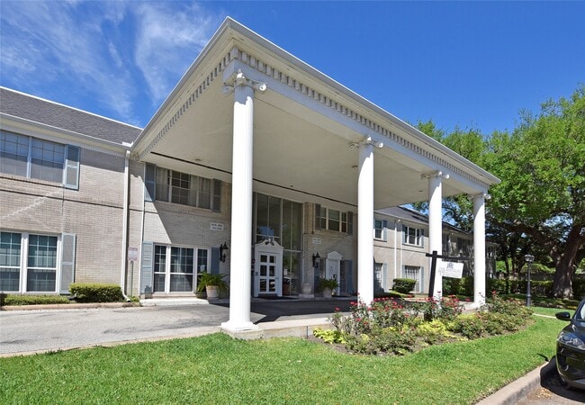 Building Photo - 2600 Bellefontaine Unit A21