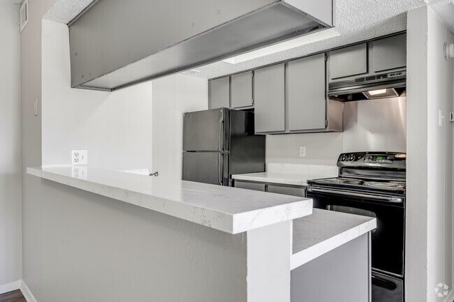 1 BR, 1 BA - 609SF - Kitchen
