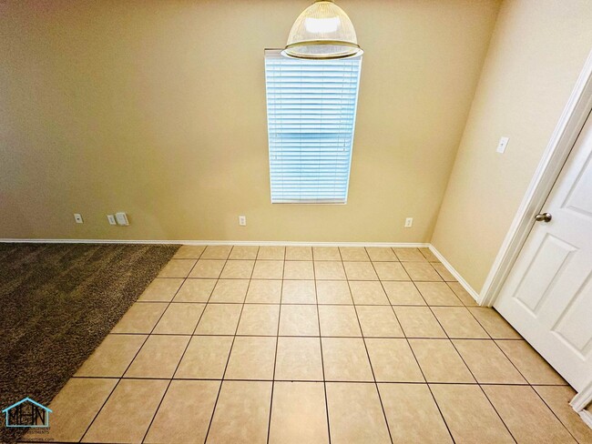 Photo - Looking for space, comfort, and convenienc...