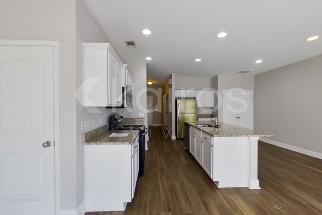 Photo - 106 Regis Way