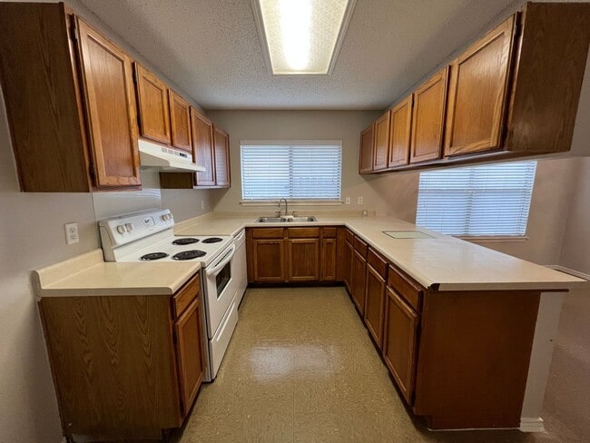 Photo - NICE & SPACIOUS!  3 BEDROOM / 2 BATH HOME LOCATED IN SPRING MEADOWS*FIREPLACE IN LIVING ROOM*