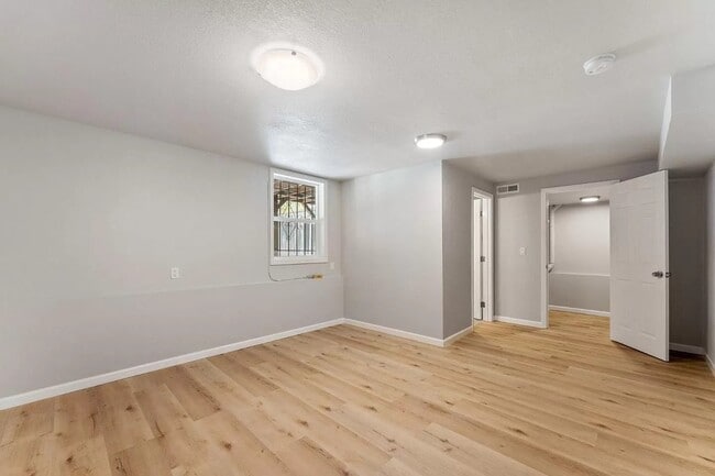 Building Photo - 1015 Martin Luther King Jr Way Unit 1