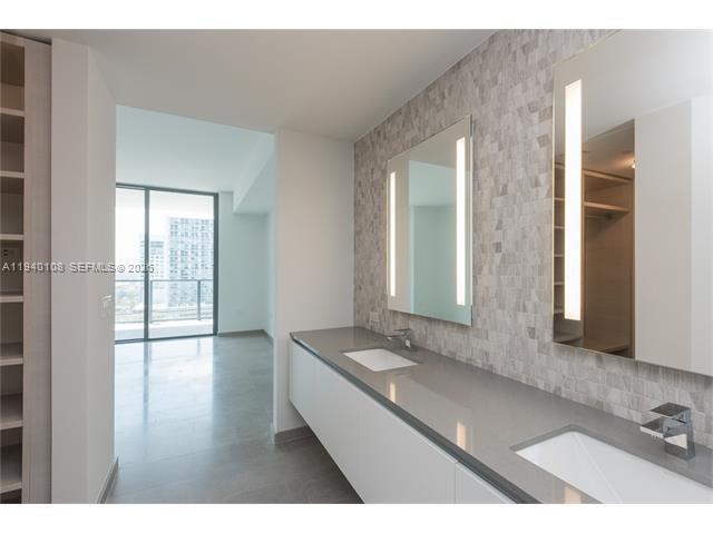 Photo - 68 SE 6th St Unidad 3708