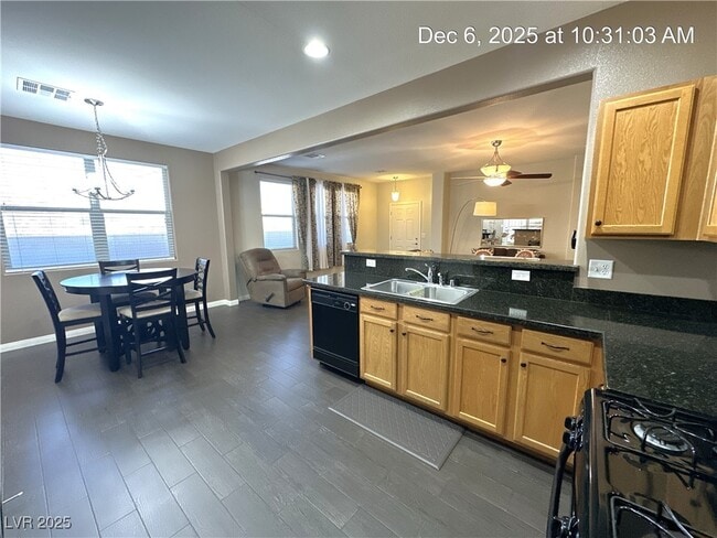 Building Photo - 1033 Fishing St