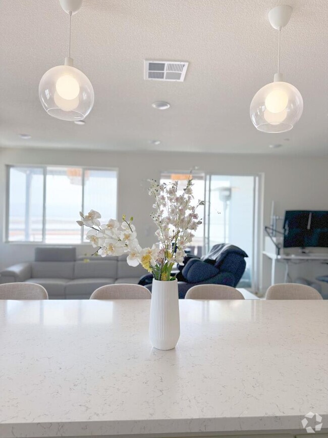Building Photo - 9776 Seawind Wy Rental