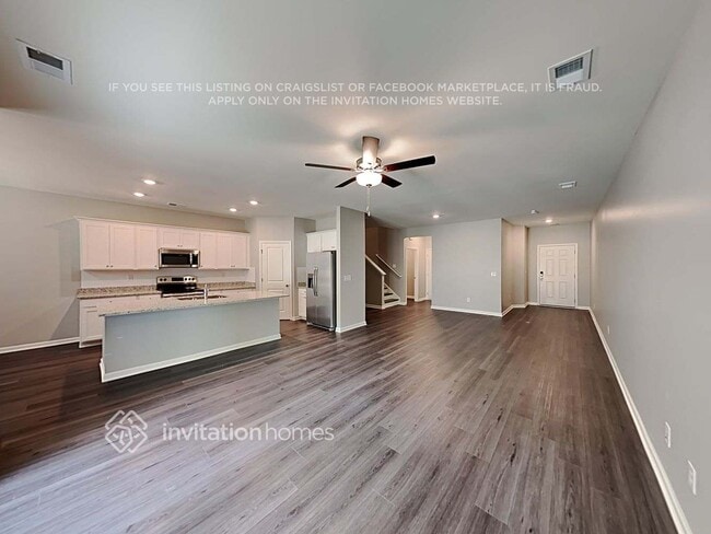 Photo - 121 Webster Cir