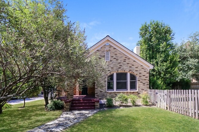 Building Photo - Rare opportunity!