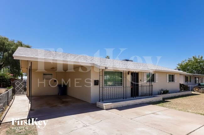 Photo - 1233 W 16th St