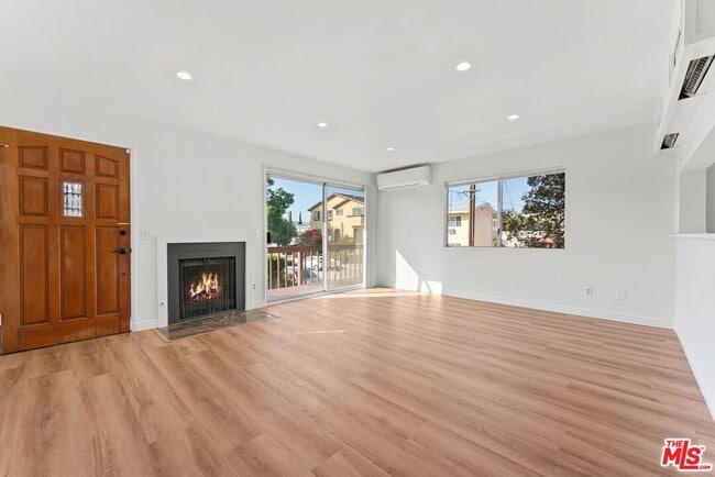 Photo - 5827 Tujunga Ave Unit 1