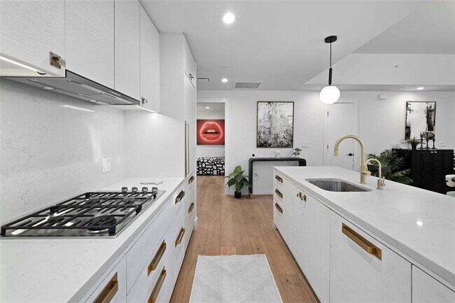 Photo - 70 Rainey St Unidad 1506
