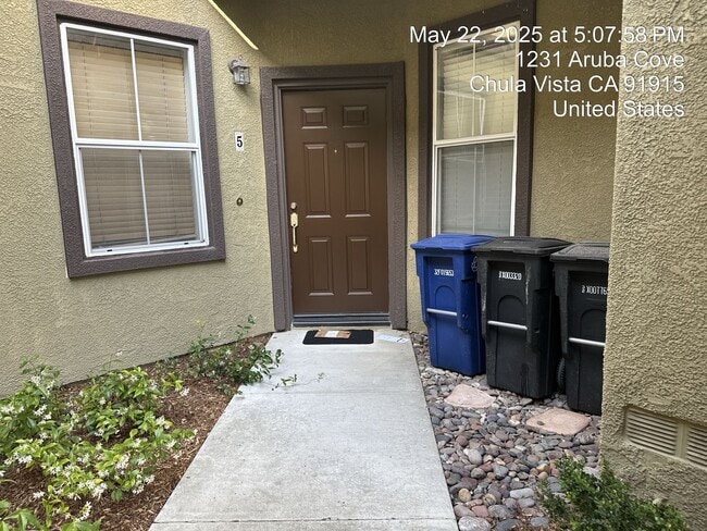 Building Photo - FOR RENT – Modern Townhome in Eastlake