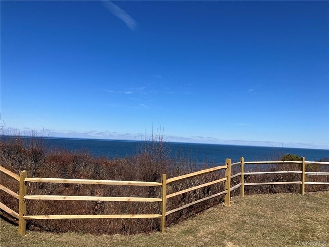 Photo - 801 Bluffs Dr N