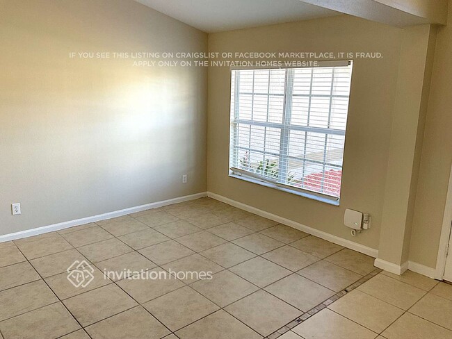 Photo - 686 Ballon Terrace SE