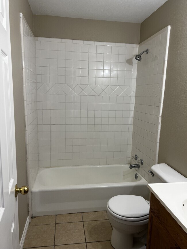 Photo - 106 Parkland St