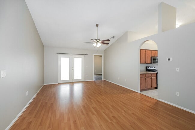 Photo - 2047 Sarah Louise Dr