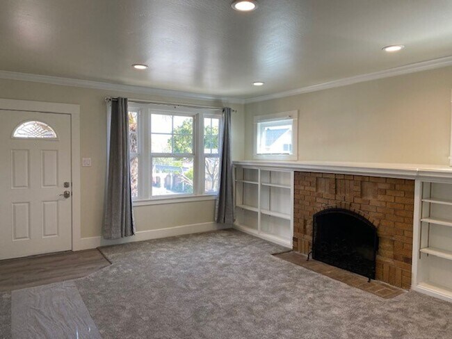 122 Nueva Ave Unit B