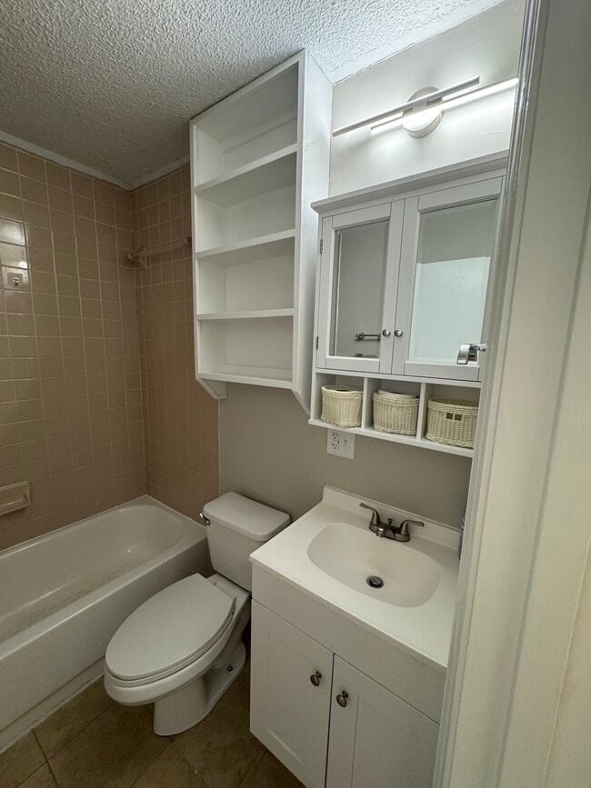 Bathroom - 12 Larnes St Unit B and D