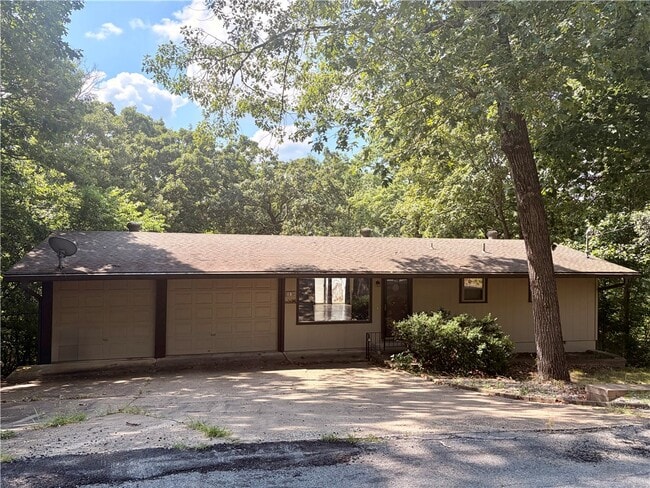 Building Photo - 19 Gore Ln