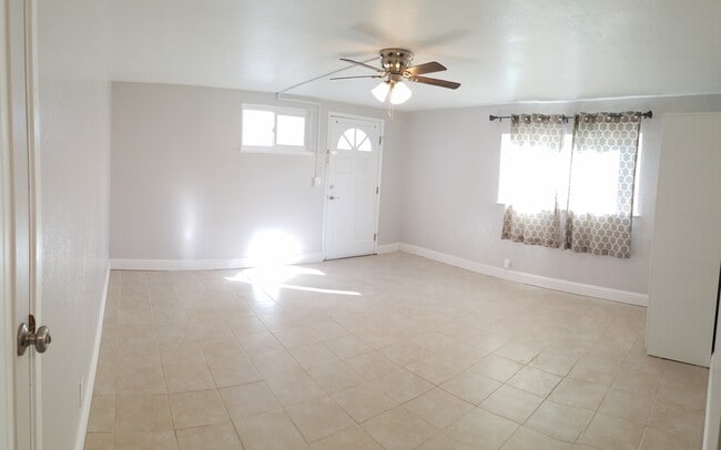 Building Photo - 830 Spruce Ct Unit #A