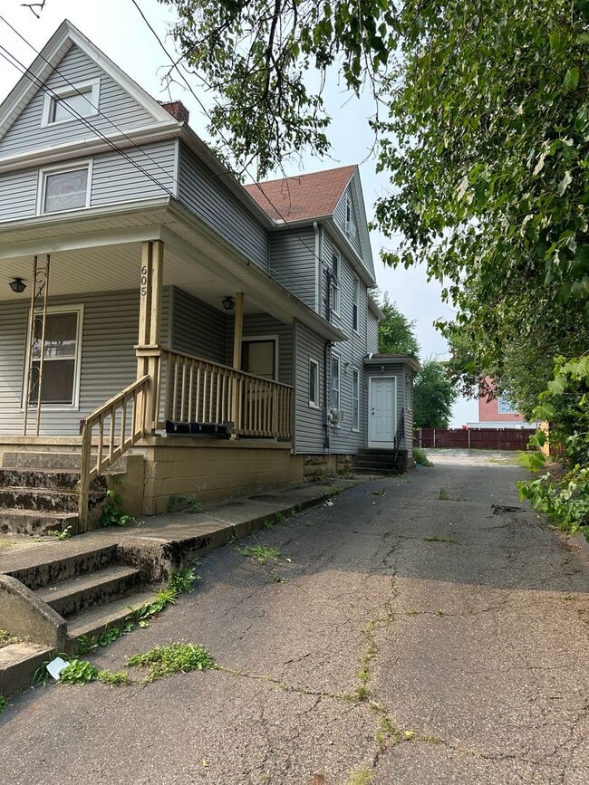 Photo - 605 E Buchtel Ave Unit #3