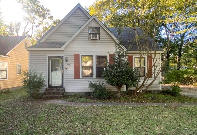 Photo - 4 bed, 2 bath near the University of Memphis
