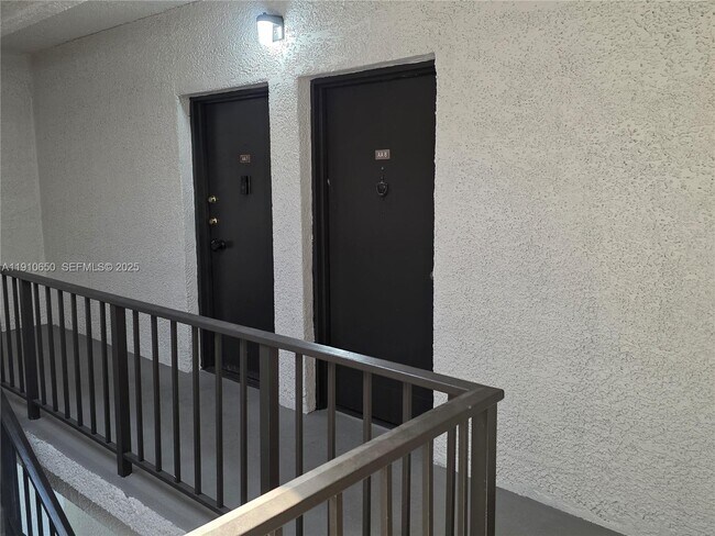 Photo - 10399 N Kendall Dr Unidad AA8