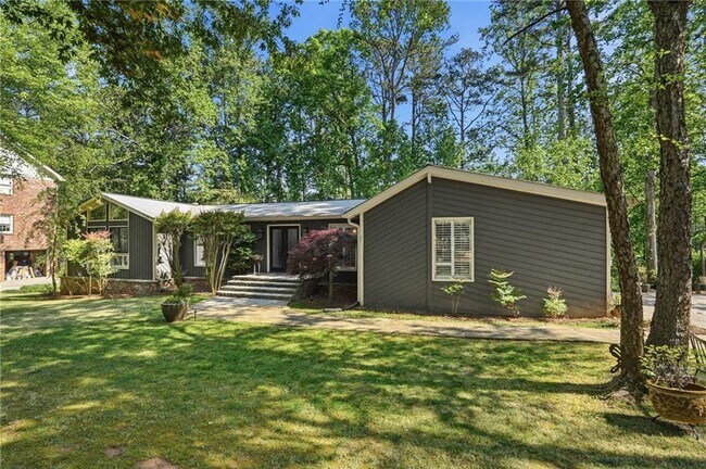 Building Photo - 1180 St Andrews Cir