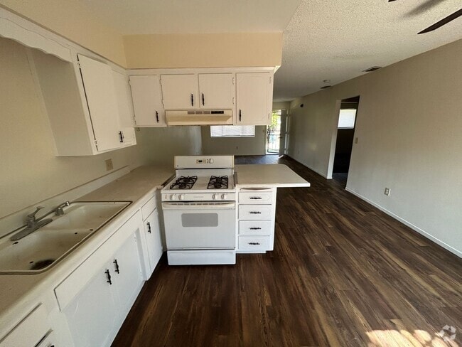 Building Photo - 93 E Hazelwood Dr Unit 93 E. Hazelwood #B Rental