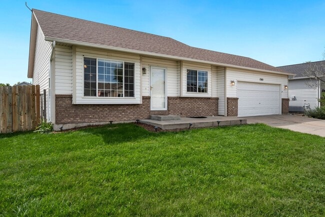 Photo - 4 bedroom house with a fenced yard!