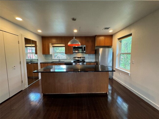 Photo - 1208 E 2nd St