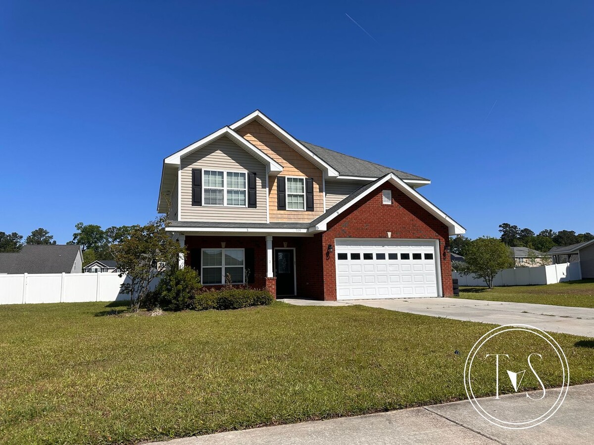 Photo - 709 English Oak Dr