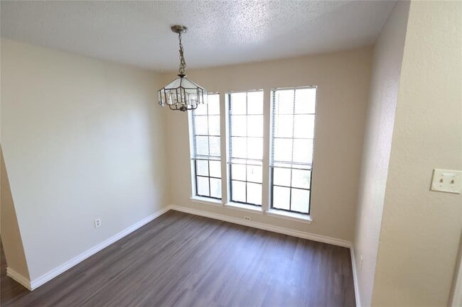 Photo - 6714 Windrift Way